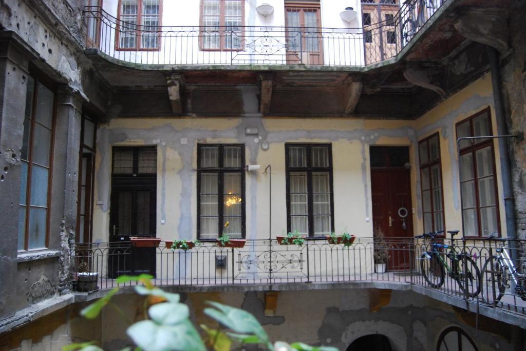 Budapest Centrum Cozy Hostel Exterior photo