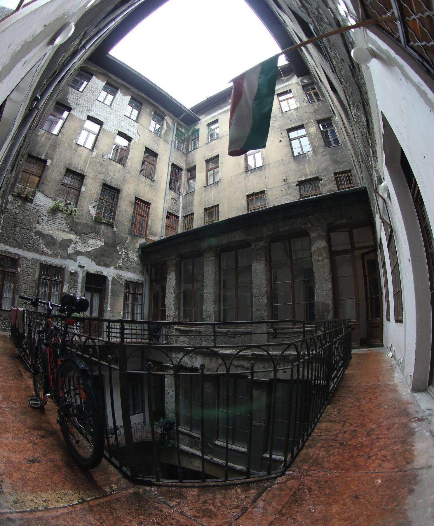 Budapest Centrum Cozy Hostel Exterior photo